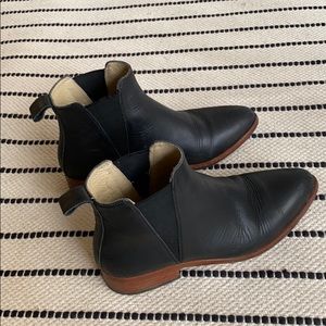 Nisolo • Black Chelsea Boots